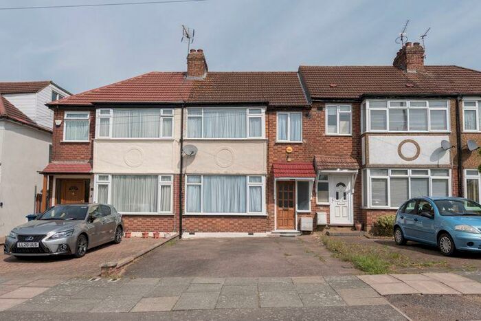 3 Bedroom Terraced House To Rent In Chestnut Grove, Barnet, EN4