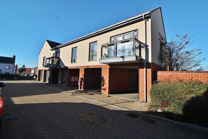 2 Bedroom Semi-detached House For Sale In Manx Close, Waterlooville, PO7