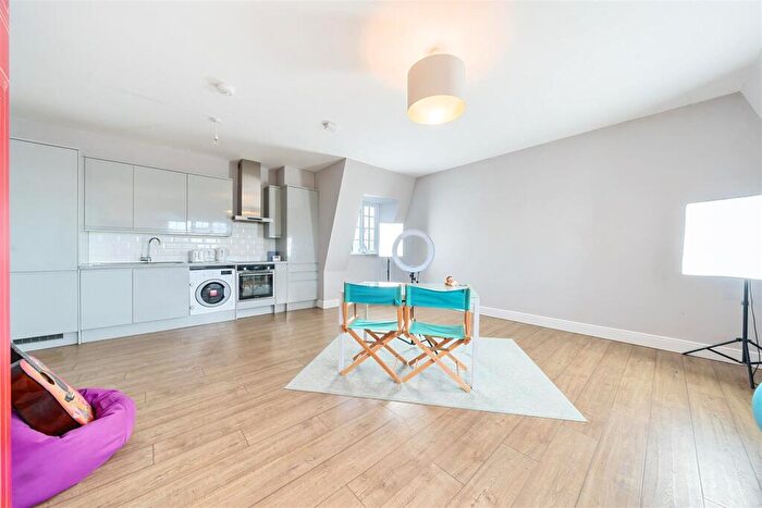 2 Bedroom Flat To Rent In Petunia Court, Manor Drive North, New Malden, KT3