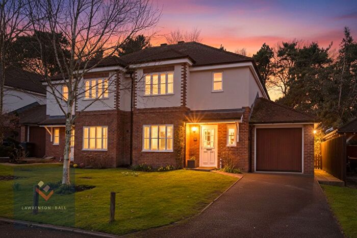 3 Bedroom Semi Detached House For Sale In Kingswood Park, Kingswood, WA6