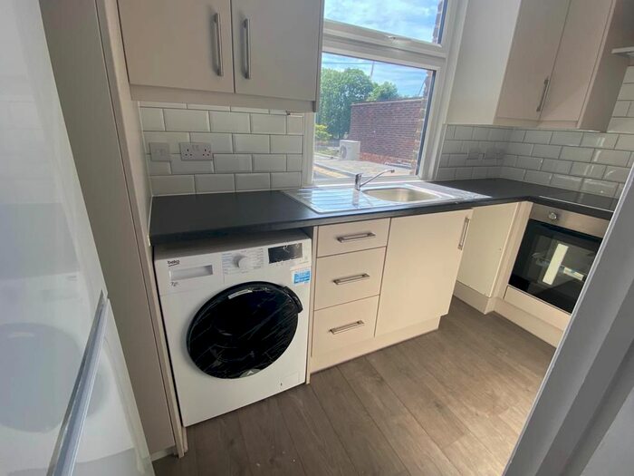 Studio To Rent In High Road, London, N22