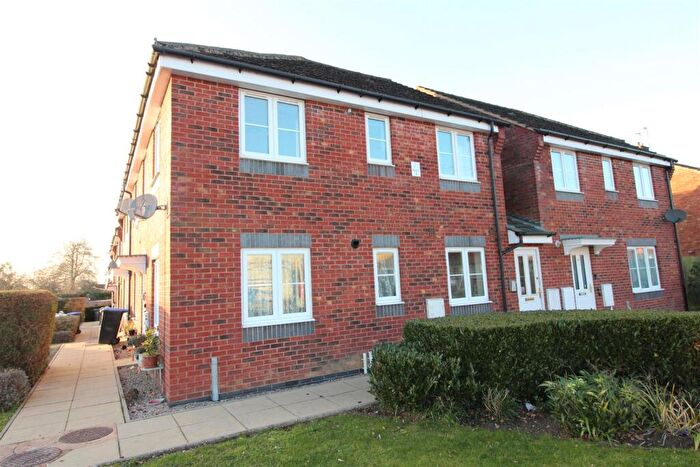 2 Bedroom Flat To Rent In Central Avenue, Lutterworth, LE17