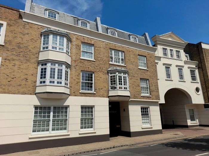 2 Bedroom Flat To Rent In Melbourne Quay, Gravesend, DA11