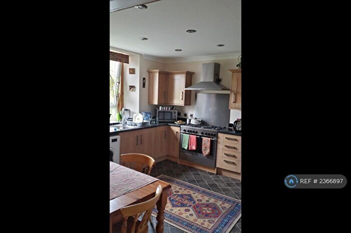 2 Bedroom Flat To Rent In Oakbank Road, Perth, PH1