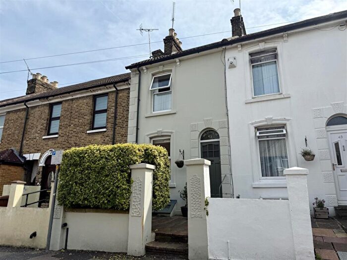 2 Bedroom House To Rent In Stopford Road, Gillingham, ME7