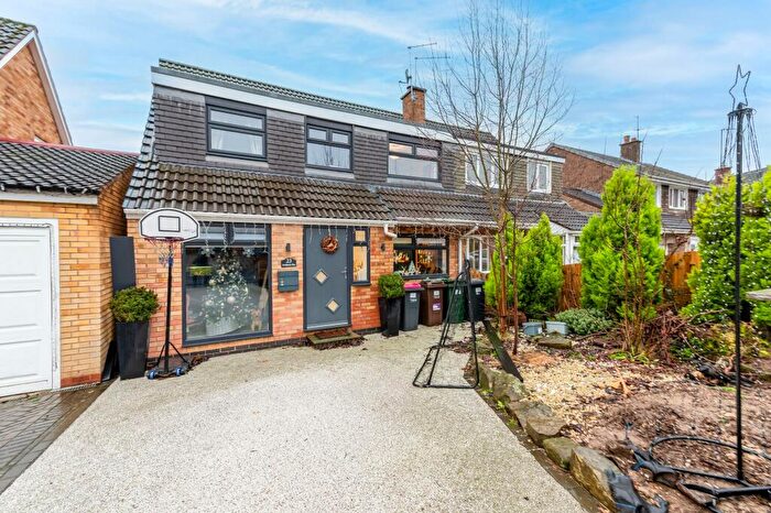 4 Bedroom Semi Detached House For Sale In Southlands Way, Aston, S26