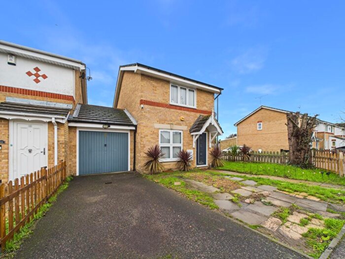 3 Bedroom Link Detached House For Sale In Wallhouse Road, Erith, Kent, DA8