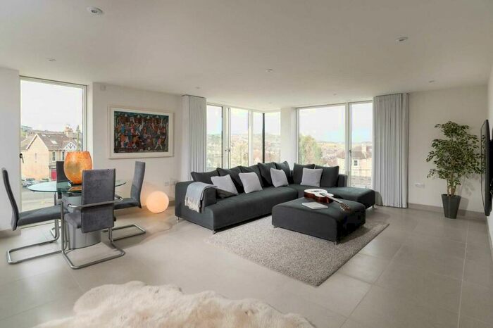 2 Bedroom Apartment To Rent In Upper Oldfield Park, BA2