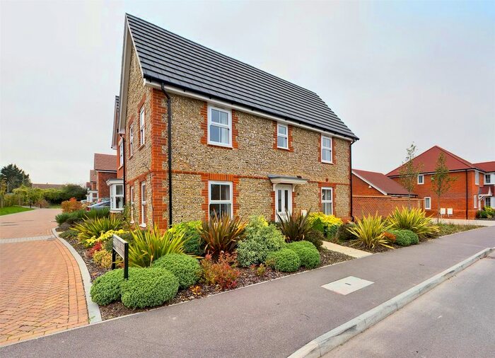 3 Bedroom Semi-Detached House To Rent In Rushland Field, Chinnor OX39