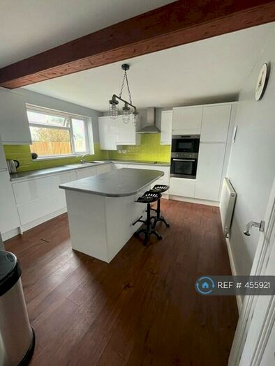 3 Bedroom Semi-Detached House To Rent In Jubilee Place, Gloucester, GL19