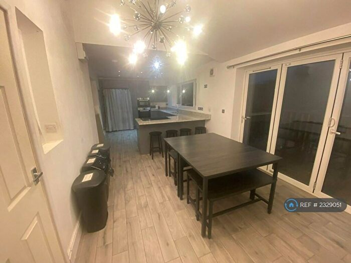 4 Bedroom Semi-Detached House To Rent In The Crescent, Bristol, BS9