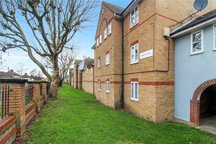 1 Bedroom Apartment For Sale In London Road, Benfleet, Essex, SS7