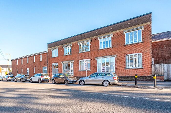 1 Bedroom Flat For Sale In Alexandra House, Queens Road, Farnborough, Hampshire, GU14