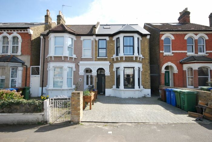 2 Bedroom Flat To Rent In Friern Road, London, SE22