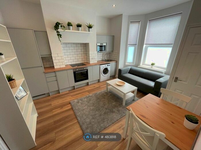 1 Bedroom Flat To Rent In Albert Road, Manchester, M19