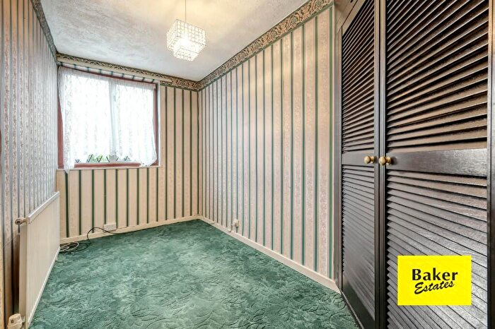 3 Bedroom End Of Terrace House For Sale In Covert Road, Hainault, London, IG6