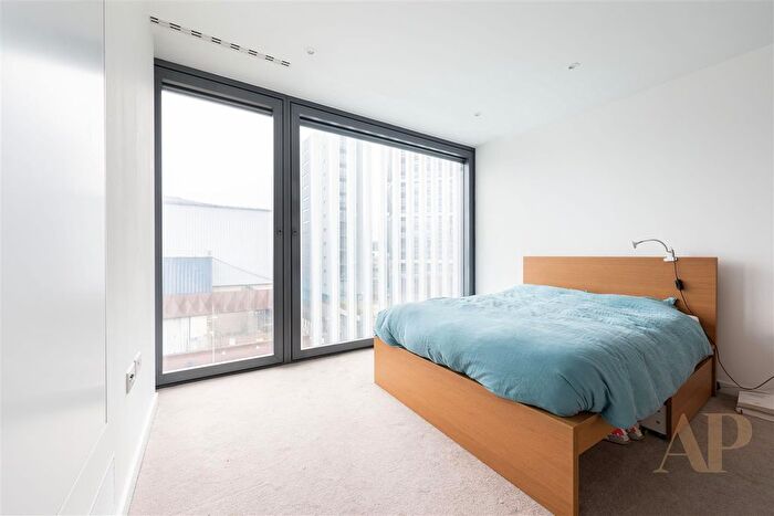 1 Bedroom Flat To Rent In Chronicle Tower, City Road, EC1V