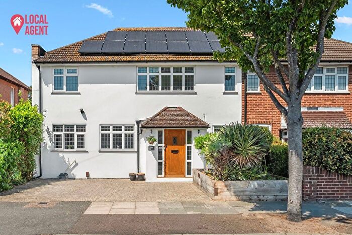 4 Bedroom Semi Detached House For Sale In Rydal Drive, Bexleyheath, DA7
