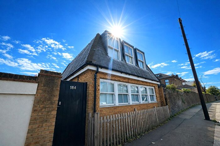 1 Bedroom Detached House For Sale In Sandhurst Road, London, SE6