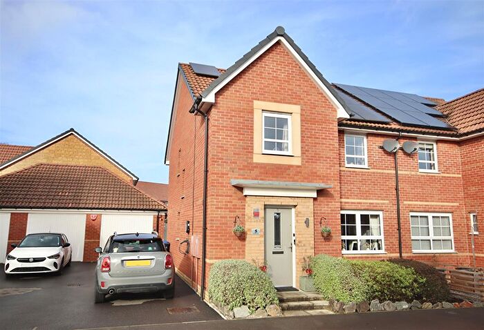 4 Bedroom Semi Detached House For Sale In Hickory Way, Chippenham, SN15