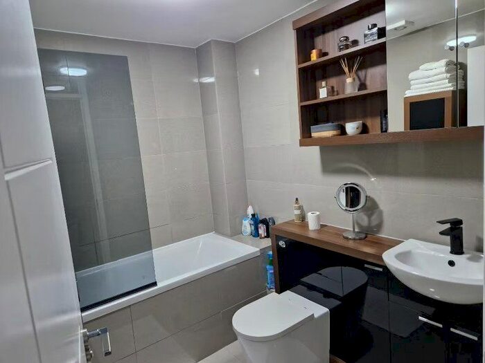 2 Bedroom Flat To Rent In Hollywell Close, Bermondsey, SE16