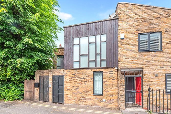 2 Bedroom Semi-Detached House For Sale In Church Walk, London, N16