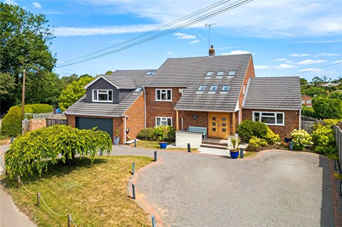 5 Bedroom Detached House For Sale In Pipers Lane, Aley Green, Luton, Bedfordshire, LU1