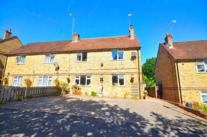 3 Bedroom Semi-Detached House For Sale In Hollow Lane, Dormansland, Surrey, RH19