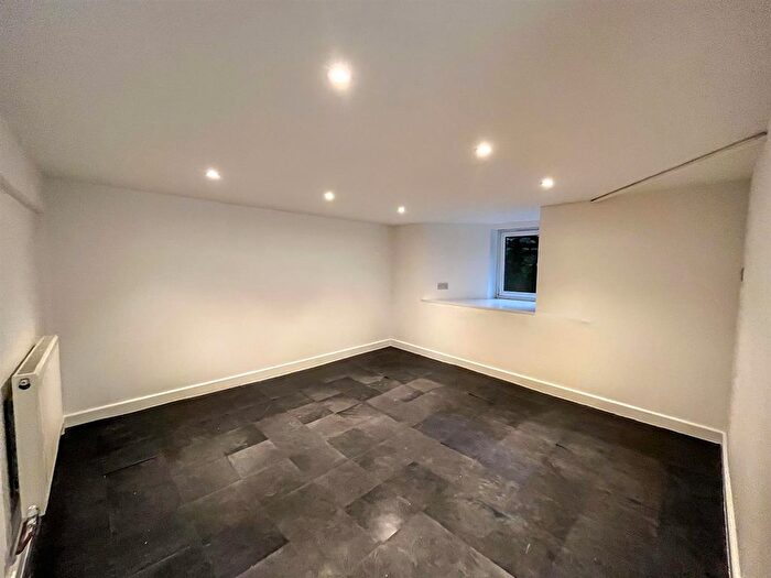 1 Bedroom Flat To Rent In New Market Street, Buxton, SK17