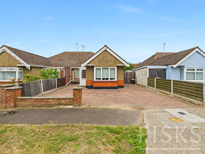 2 Bedroom Semi-Detached Bungalow For Sale In Oak Road, Canvey Island, SS8