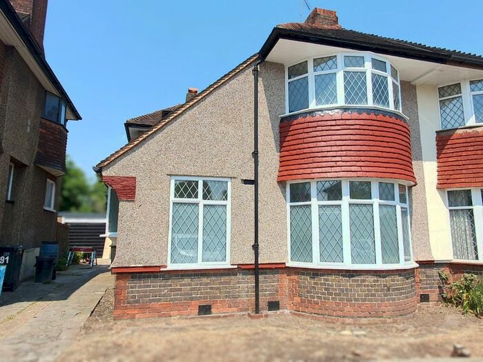 3 Bedroom Semi-Detached House To Rent In The Ridgeway, Waddon, Croydon, CR0