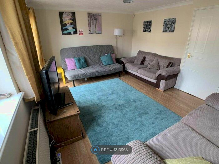 4 Bedroom Terraced House To Rent In Freedom Square, Plymouth PL4