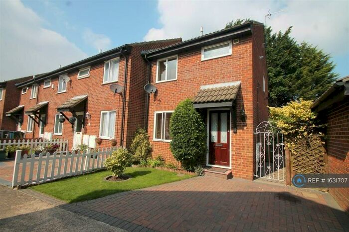 3 Bedroom Terraced House To Rent In Redhouse Close, High Wycombe, HP11
