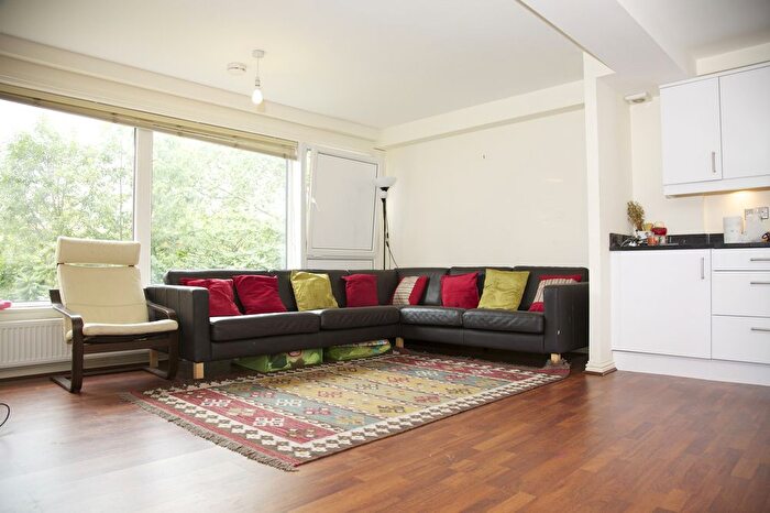 2 Bedroom Flat To Rent In Elm Grove, London, SW19