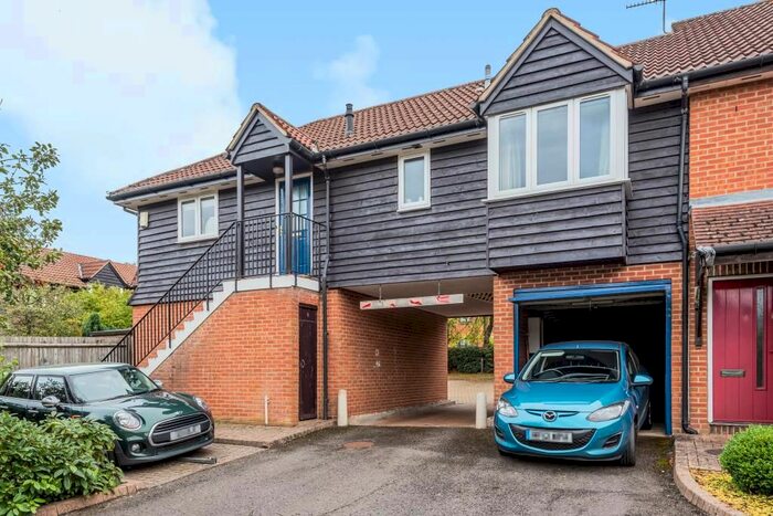 2 Bedroom Maisonette To Rent In Pheasant Walk, Littlemore OX4