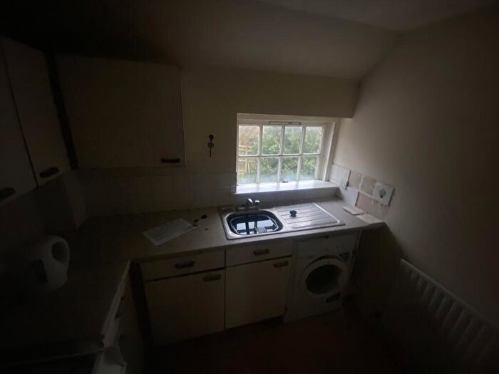 1 Bedroom Flat For Sale In Hinds Head, High Street, Lambourn, Hungerford, Berkshire, RG17