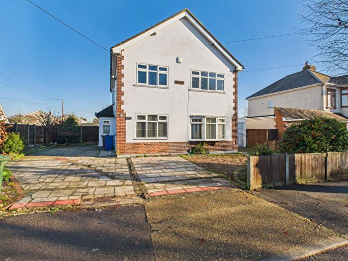 4 Bedroom Detached House For Sale In First Avenue, Stanford-Le-Hope, SS17