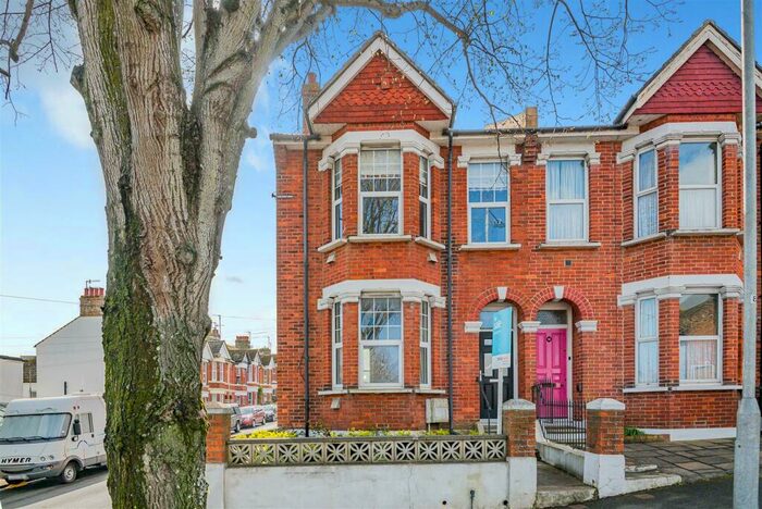 3 Bedroom End Of Terrace House To Rent In Meeching Rise, Newhaven, BN9