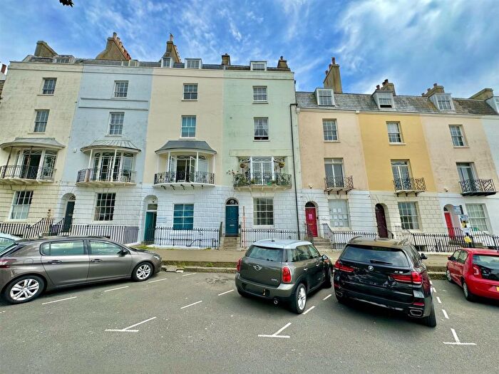 2 Bedroom Maisonette For Sale In Wellington Square, Hastings, TN34