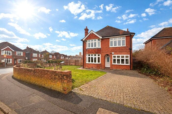 4 Bedroom Detached House To Rent In East Meads, Guildford, Surrey, GU2