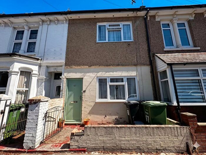 3 Bedroom Terraced House For Sale In Ernest Road, Portsmouth, PO1