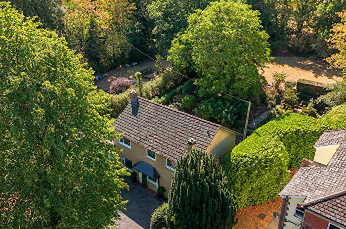 4 Bedroom Detached House For Sale In Guildford Road, Farnham, GU10