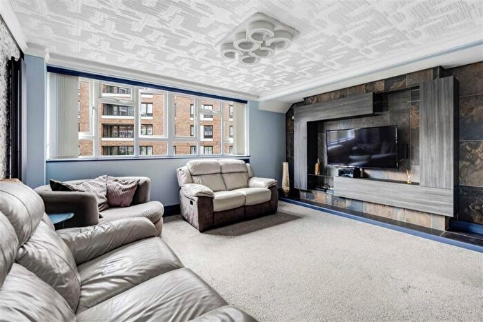3 Bedroom Maisonette For Sale In Weymouth Terrace, Bethnal Green, E2