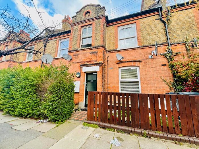 2 Bedroom Apartment To Rent In Sketty Road, Enfield, EN1