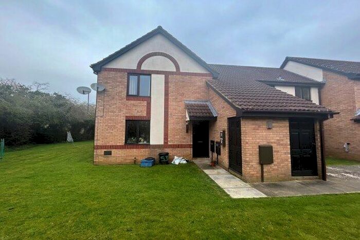 1 Bedroom Maisonette To Rent In Pimpernel Grove, Milton Keynes, MK7