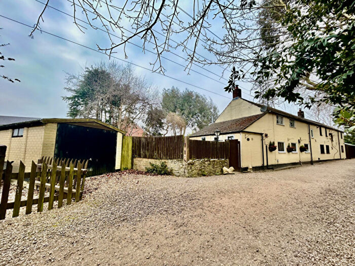 2 Bedroom Cottage For Sale In Manor Lane, Bourne, PE10