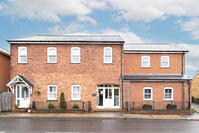 1 Bedroom Flat For Sale In High Street, Sandridge, St Albans, AL4