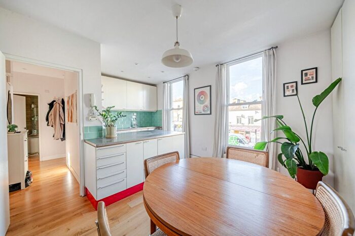 2 Bedroom Flat For Sale In Lewisham Way, New Cross, London, SE14