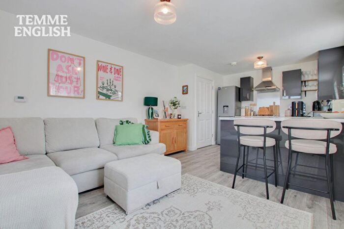 2 Bedroom Flat For Sale In School Avenue, Dunton Fields, Laindon, SS15