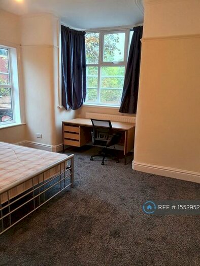 7 Bedroom Semi-Detached House To Rent In Hanover Crescent, Manchester, M14